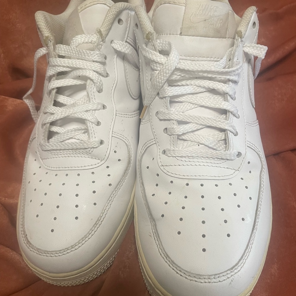 Nike White Sneakers Classic Low-Top Design